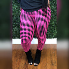 Load image into Gallery viewer, Maze Leggings
